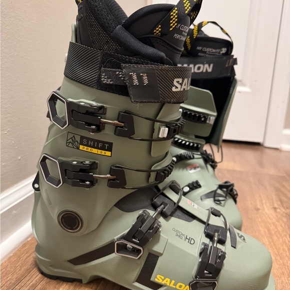 Salomon Green Ski Boots - Picture 2 of 4